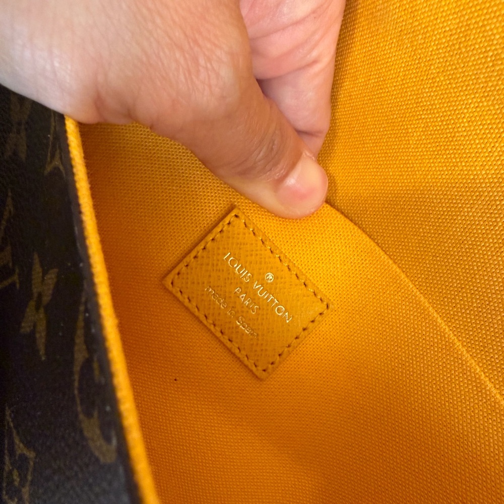 🎀 LOUIS VUITTON '22 VIVIENNE NYC HOLIDAY ANIMATION MONOGRAM FELICIE POCHETTE - Picture 6 of 16